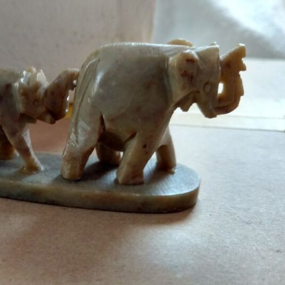 Chelsea Elephants Three in Row Antique Vintage Handcarved Marble Made in India - Picture 5 of 13